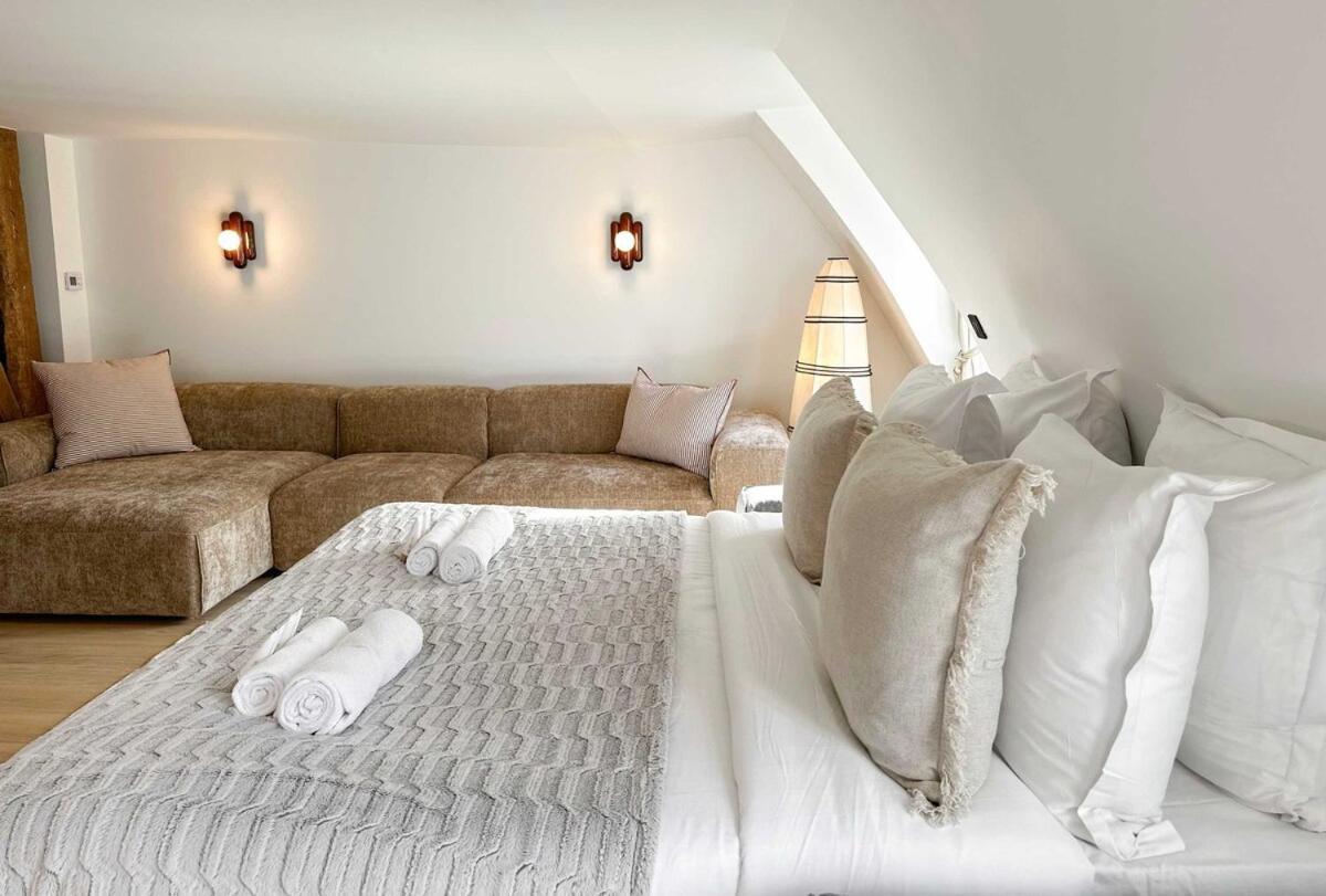 Luxurious Ac Apartment