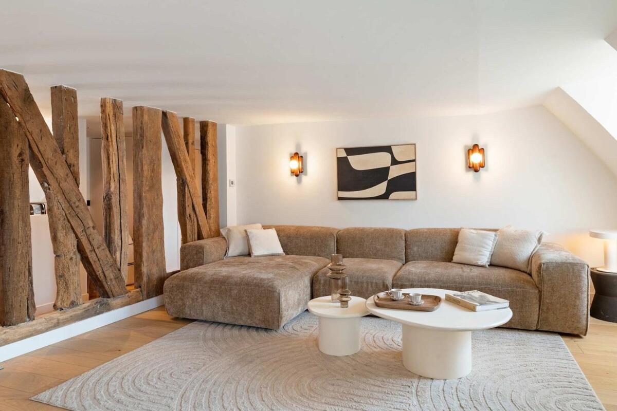 Luxurious Ac Apartment