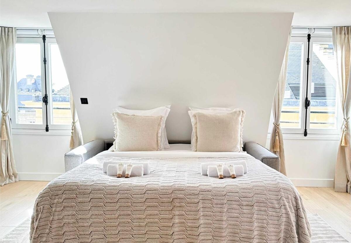 Luxurious Ac *